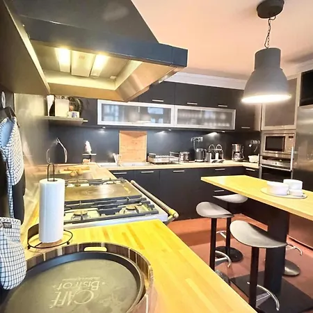 Casa vacanze Maison Avec Parking, Proche Centre - 15 Pers. - Fr-1-410-494 Le Mans